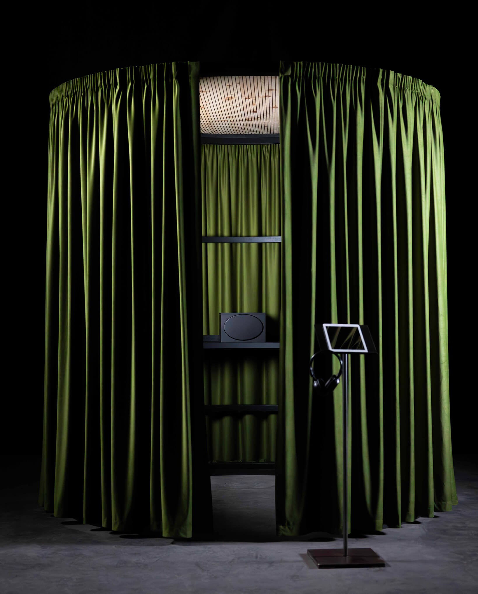 Beyond the senses. Fiemme Tremila installazione sensoriale